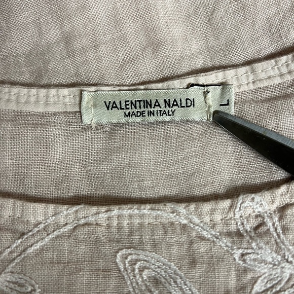 Floral Embroidered Linen Blouse. Made in Italy - Picture 2 of 2